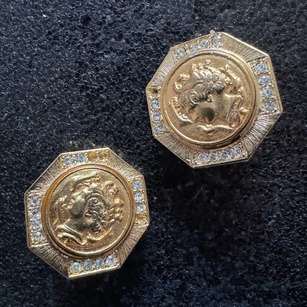 Vintage Gold Tone Clip On Earrings with Image of The Queen